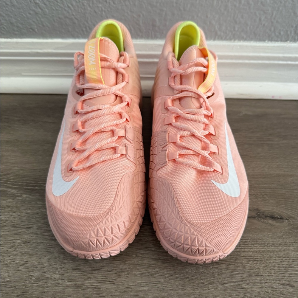 BRAND NEW NIKE ZOOM-  Women's Pink and White Tennis Shoes